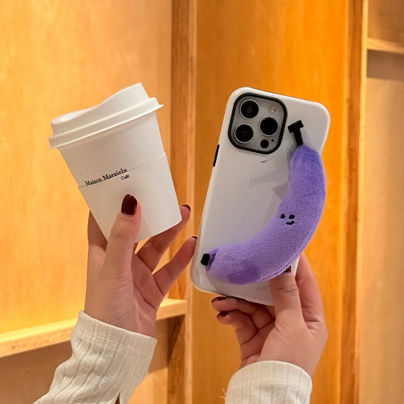 スマホ バンカーリング とは？毛羽立ち感のある手提げケースで実用性とデザインを両立