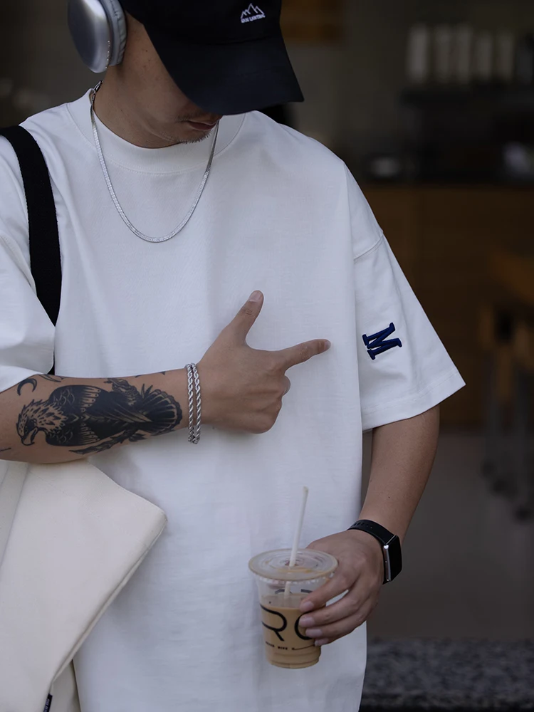 白Tシャツ 似合う 男 にぴったりな5選：どんなスタイルが似合うのかを徹底解説