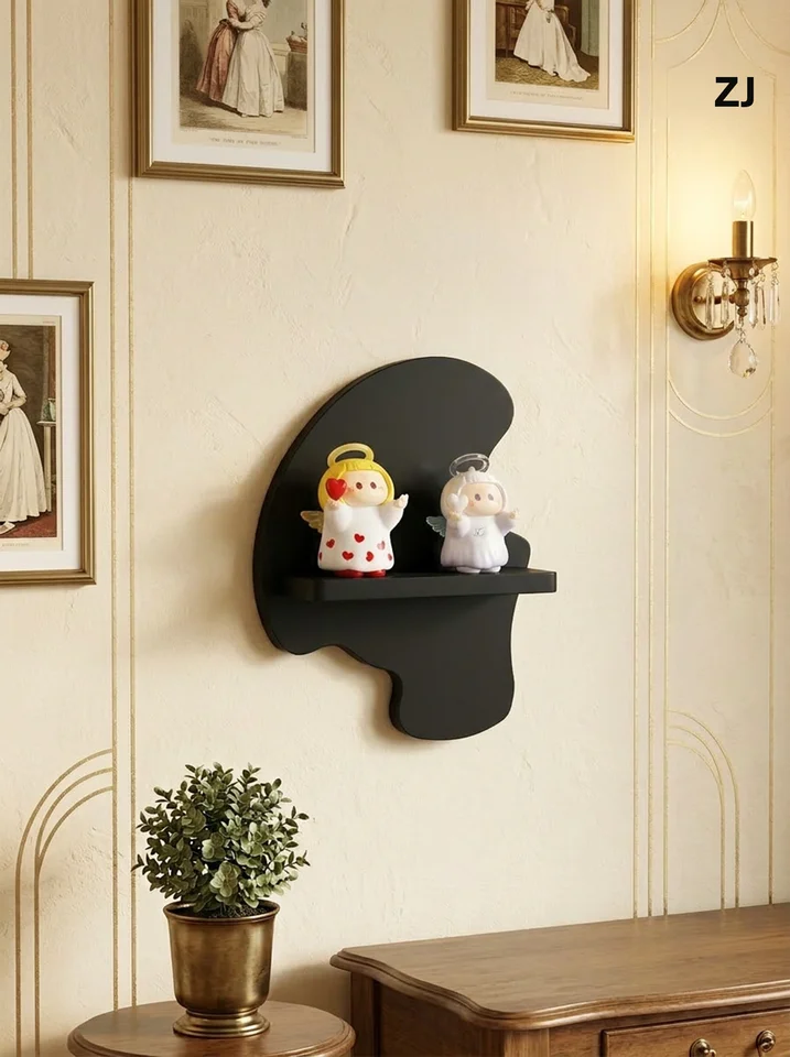 木製の壁掛け展示棚【透明なフィギュア収納・かわいいデザイン】