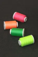 カラフルな縫製用ポリエステルニット糸【手縫い・縫製機用】