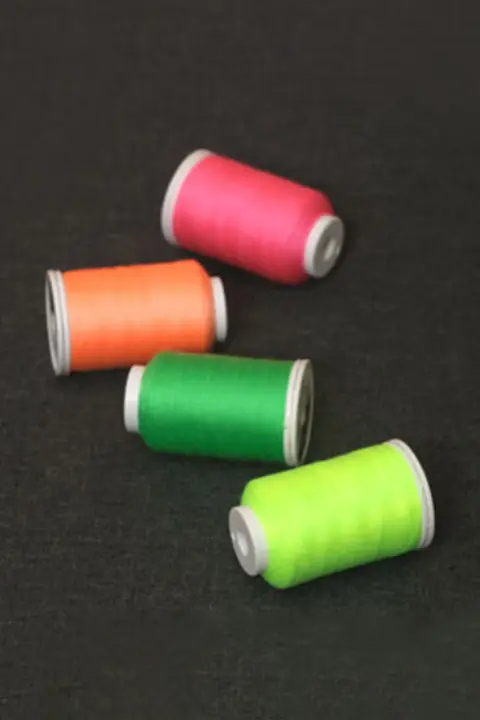 カラフルな縫製用ポリエステルニット糸【手縫い・縫製機用】