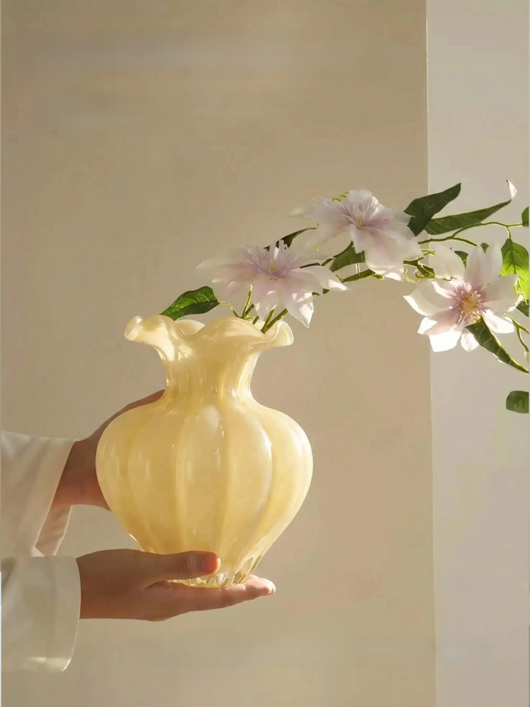 月光デザインのフラワーベース：法式スタイルの中号陶器花瓶でリビングインテリアを完成