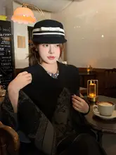 保温性抜群のウィメンズケープ【秋冬用・旅行に最適・スタイリッシュデザイン・スリット付き】