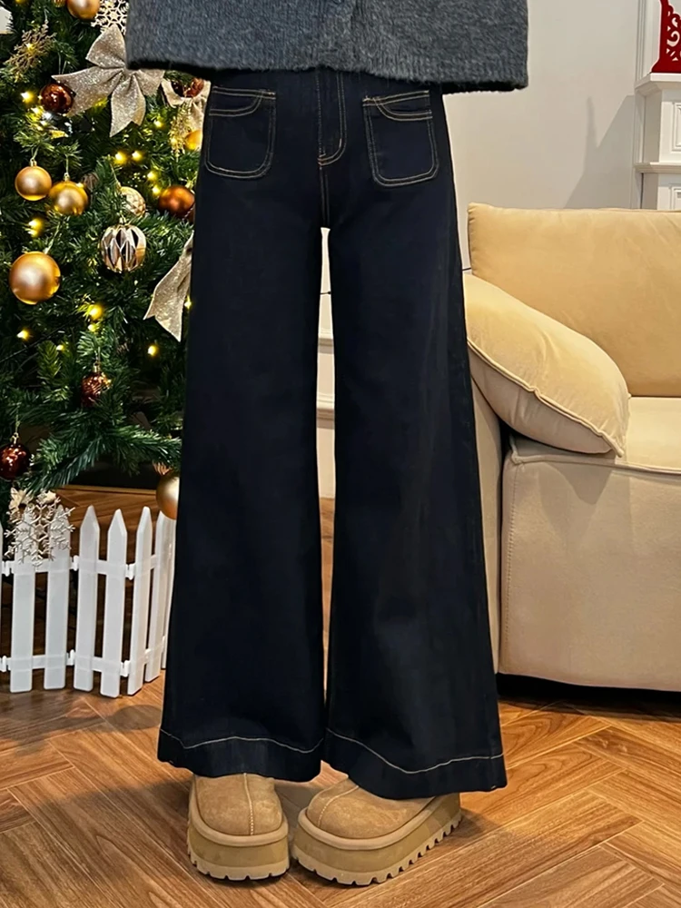 ブラックデニム コーデ | ゆったりシルエットと中性色の組み合わせによる実用性