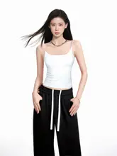 白色の胸パッド付きキャミソール【春夏用・フィット感・背中美人デザイン】
