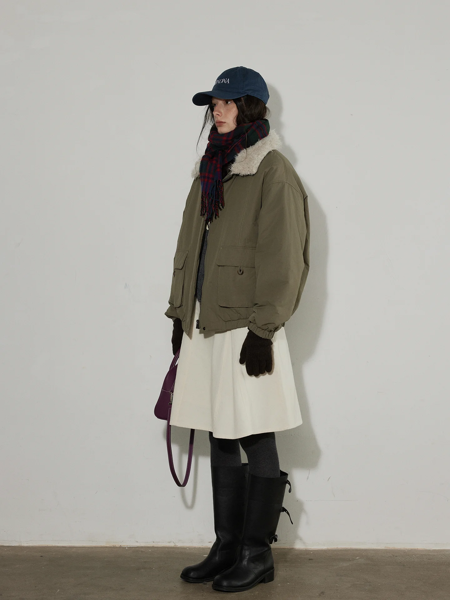 10月中ばから12月にかけて着る服の選び方で迷うなら、この1本が救う！