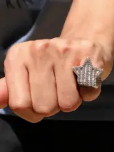 個性的な五角星デザインの男性用リング【ダイヤモンド装飾・煌めく仕上げ・ハイエンド】