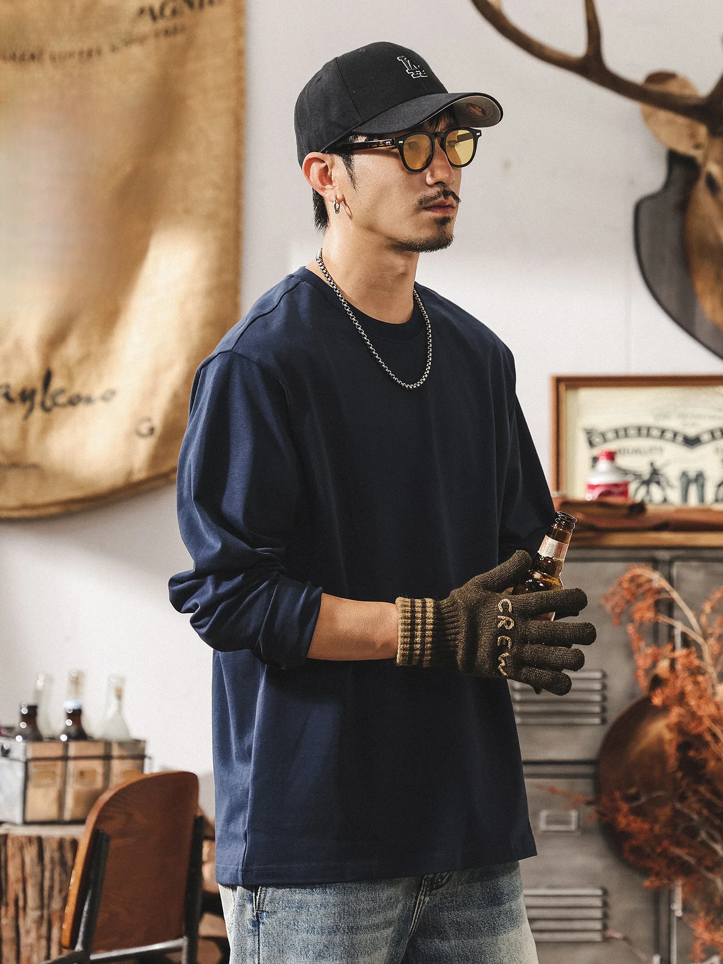 アメリカンレトロ風長袖Tシャツ：コットン100%のゆったりフィットで春を楽しむ
