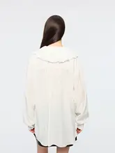 春の新作！ファンタジー都市デザインのフリル付きストライプシャツ