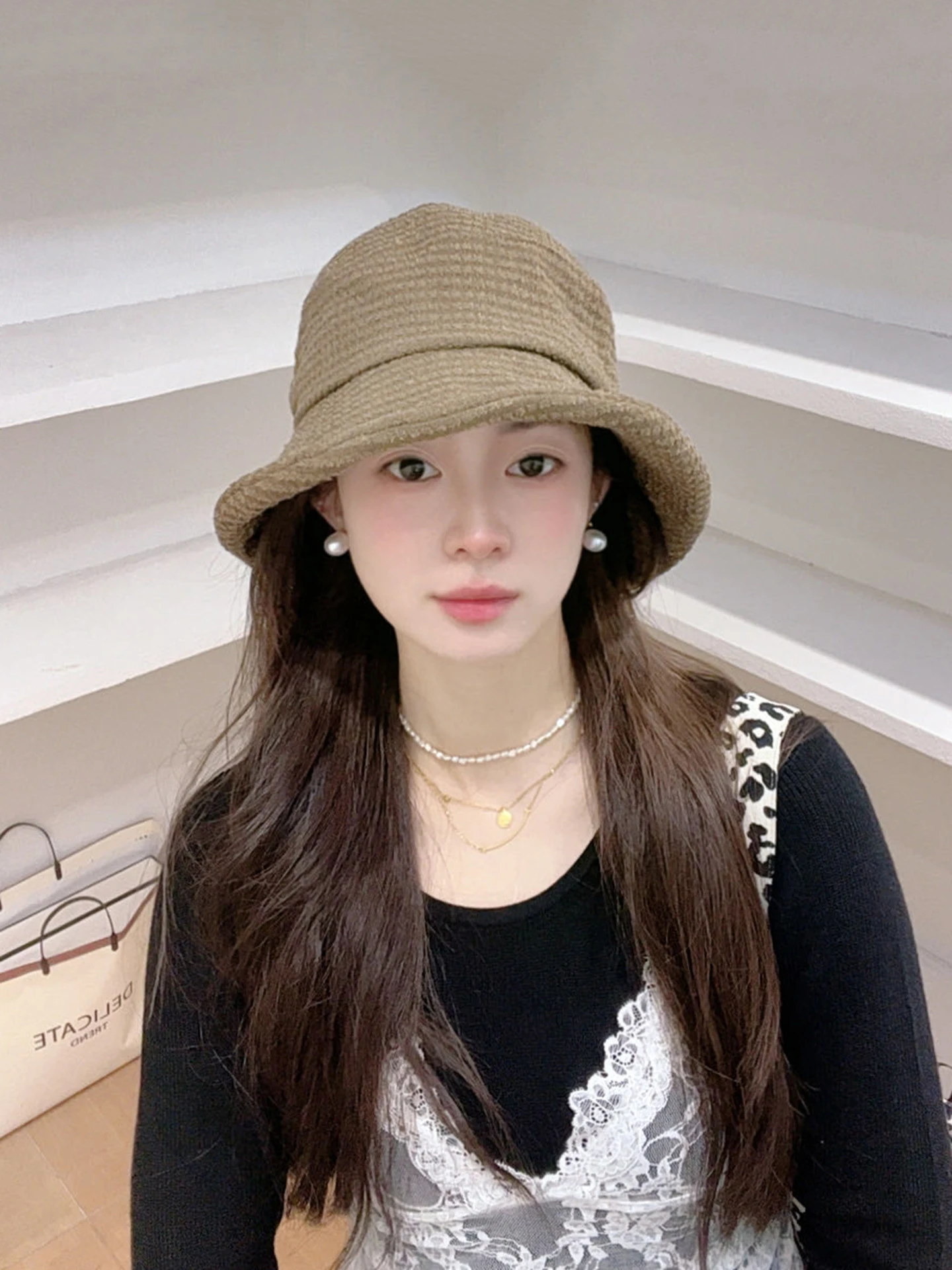 フィッシャーマンキャップ：広幅つばとフェイスカバー付きの女性向けファッションアイテム