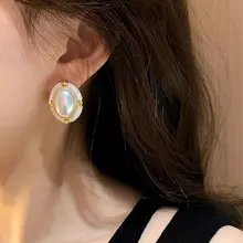 洗練されたデザイン！パールイヤーカフ【穴あけ不要・軽やか・上品な雰囲気】