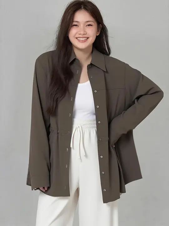 春用女性中長丈シャツ【シルエットを美しく見せる・ウエスト絞りデザイン・独特な肩ライン】