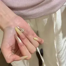 猫目デザインの美しいロングネイル【クリーミイイエロー・手作り・華やかな雰囲気】