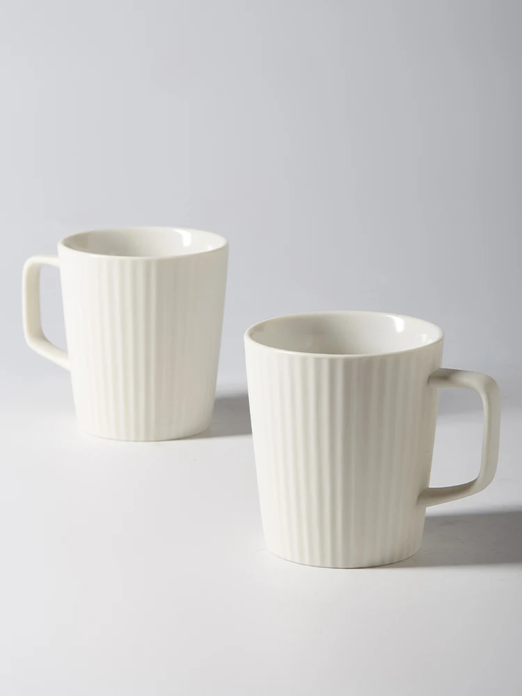 一人暮らし新生活をだけで揃えたら総額いくら？　白色ストライプ陶器コーヒーカップの定義と実用性