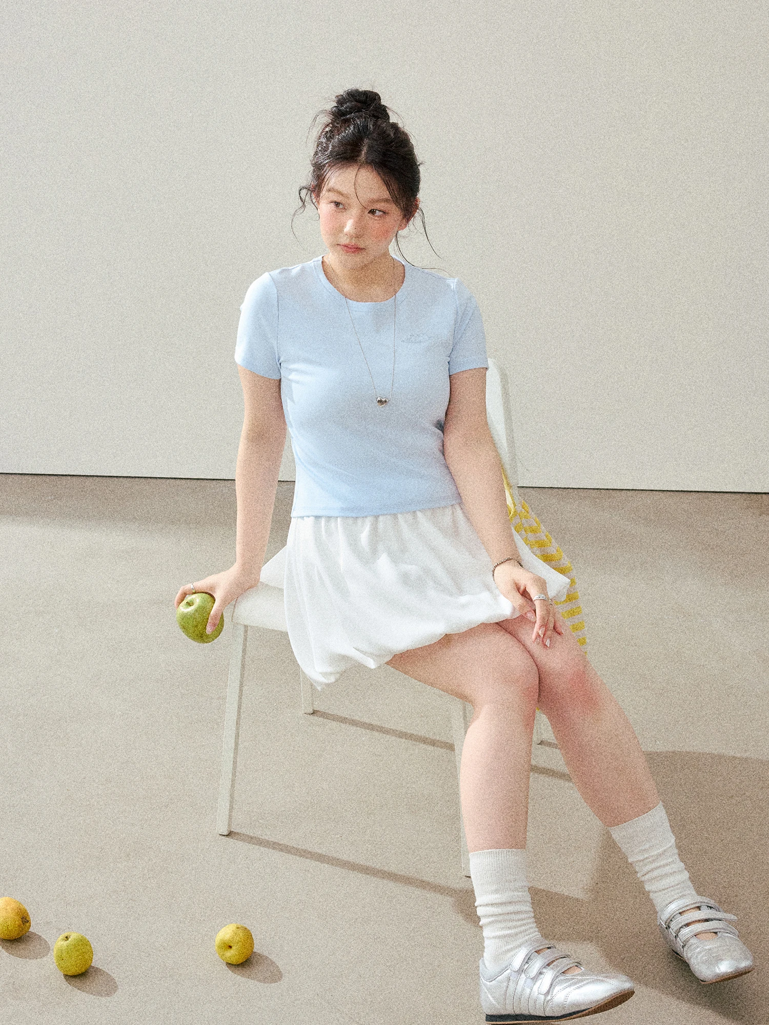 20代後半の女性が今、通勤で選ぶべきスーツは？プラスサイズの「やや太め」を活かすスタイルの秘密
