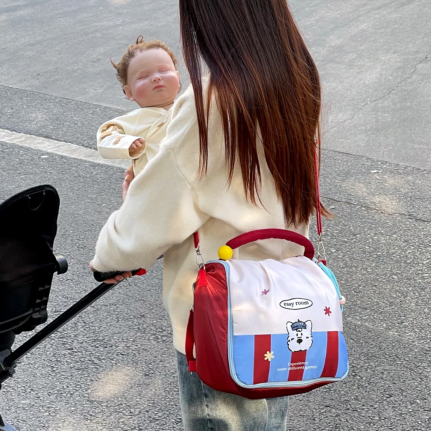 子供連れ旅行の持ち物に最適なママバッグ：軽量で収納力のある母子外出用バッグ