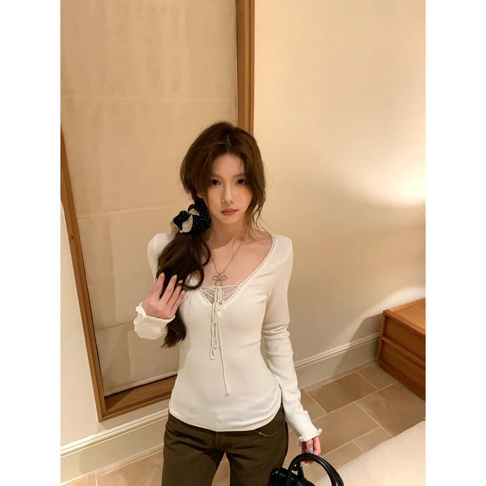 リボン付きレースVネック長袖Tシャツ【女性用・上品なデザイン・春用】