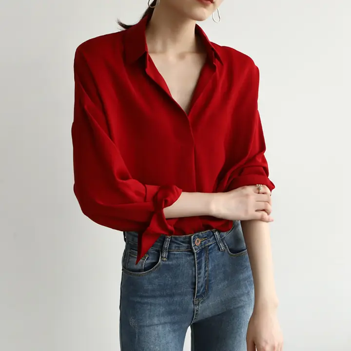 ヴィンテージスタイルのザクロレッドVネックシャツ【女性用・フィット・長袖】