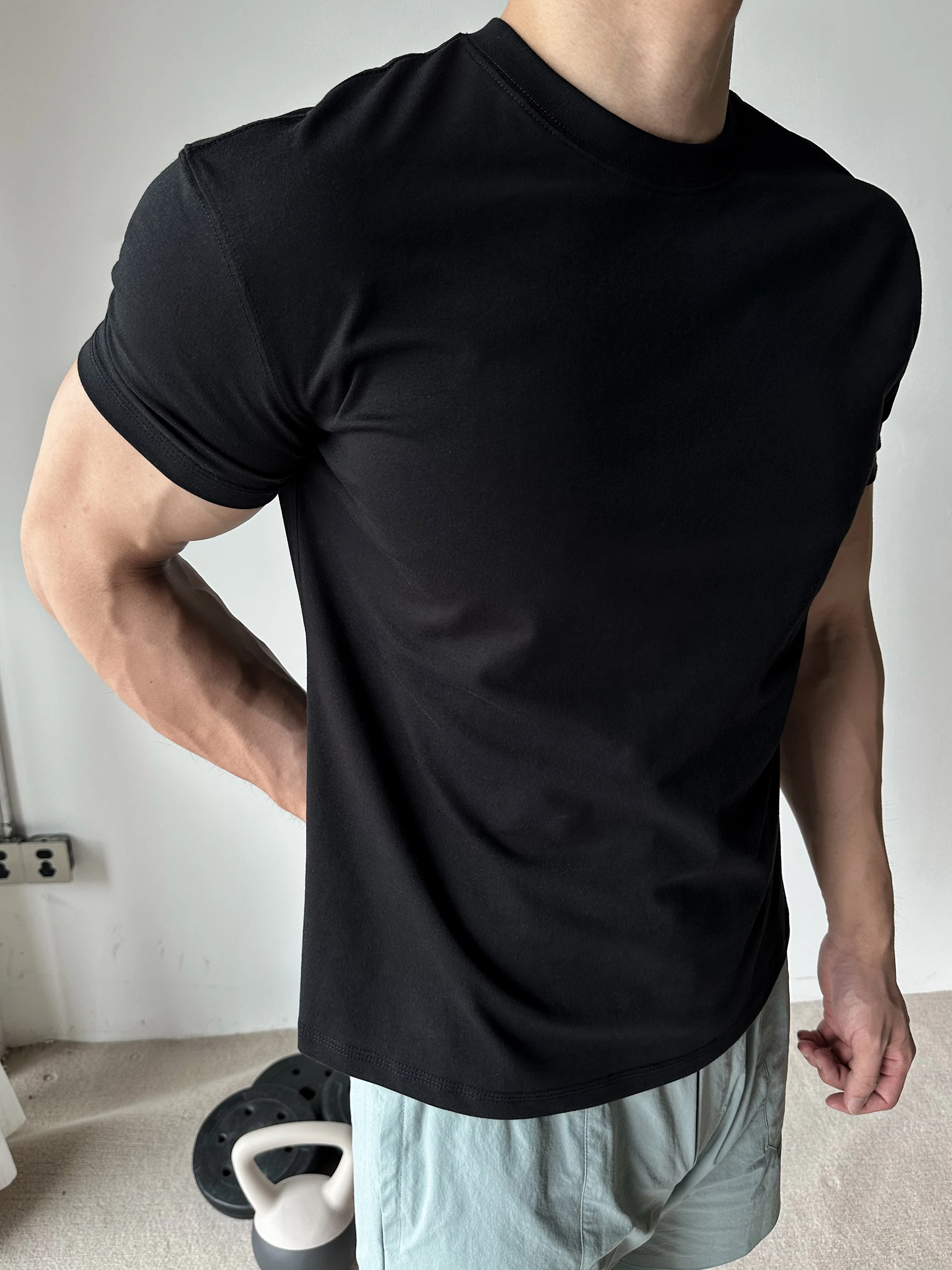 メンズ 冷感ショートスリーブTシャツは重ね着にも最適な親肤性を実現