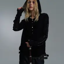 デザイン性の高い長袖フード付きTシャツ【スリムフィット・カジュアル】