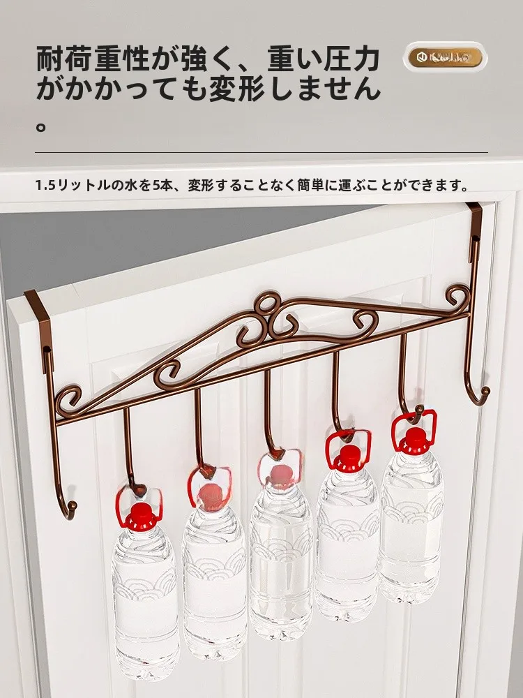 ドアポケットの仕組みと実用性：免打孔タイプの衣類収納システム
