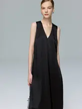 エレガントなVネックノースリーブドレス【サテン風・シンプルデザイン】