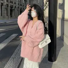 ゆったりとしたデザインのニットカーディガン【秋冬用・柔らかいピンク・女性用】