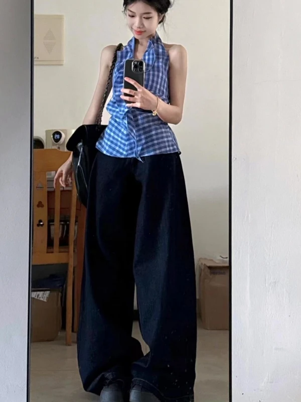 黒 デニム ワイド パンツ：クラシックデザインのストレートデニムパンツが提供する実用性とフィット感