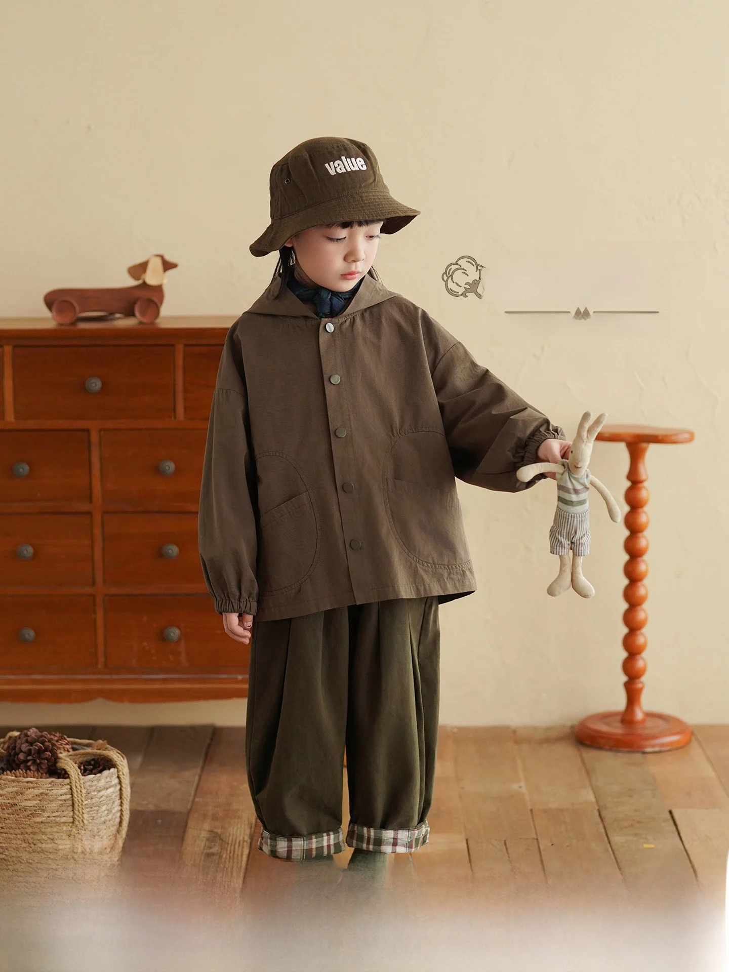 20度の気温で子供の服をどう選ぶべきか？男の子用の通気性と防風性を両立するベストアイテムとは
