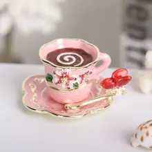 ロマンティックなデザイン！エナメル装飾の蝶と花のコーヒーカップ【インテリア小物・合金製】