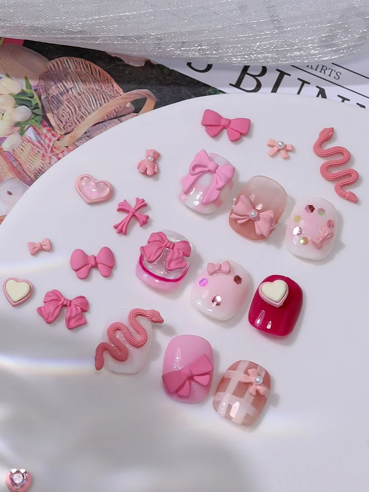 かっこいいおしゃれ大人フットネイル夏にぴったりなネイルアクセサリーの選定ガイド