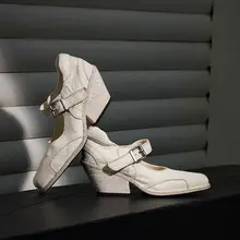洗い加工の馬革を使用したレトロデザインのマリージェンシューズ【フラット・オープントゥ・スクエアトゥ】