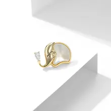 天然貝殻の小象ブローチ【防走光・女性用・カーディガン・胸花】