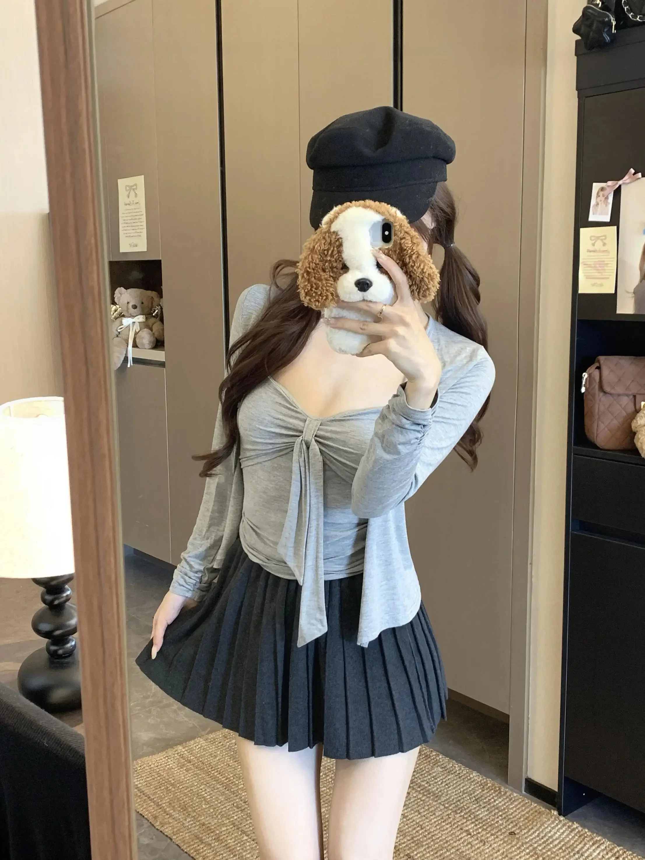アイボリー ジレ コーデはどう選ぶ？グレーのニットカーディガンが解決する、春の着こなしの悩み