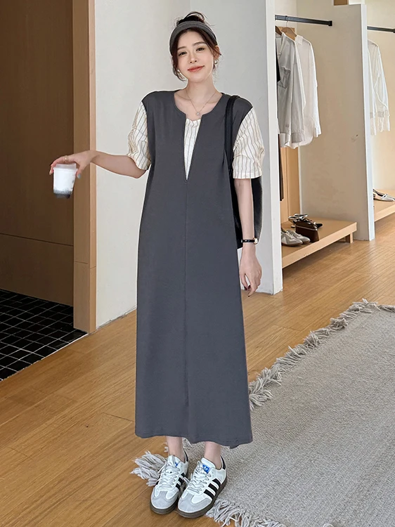 大きいサイズのシンプルな夏用ワンピース：マタニティ対応で涼しげなカラーブロックスタイル
