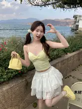 赤いキャミソール【胸パッド付き・フリルデザイン・スタイリッシュ】（セットアップ対応）