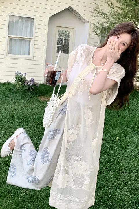 高級感のある中華風刺繍プリントブラウス【フィット・女性用】とワイドパンツ（セットアップ対応）
