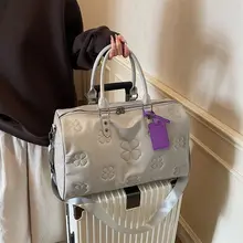 大容量旅行用トートバッグ【防水・女性用・肩掛け可能・カジュアルデザイン】