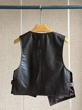 ラムレザー製 レディース ベスト【Vネック・斜めボタンデザイン・スリーブレス・フィット感あり】