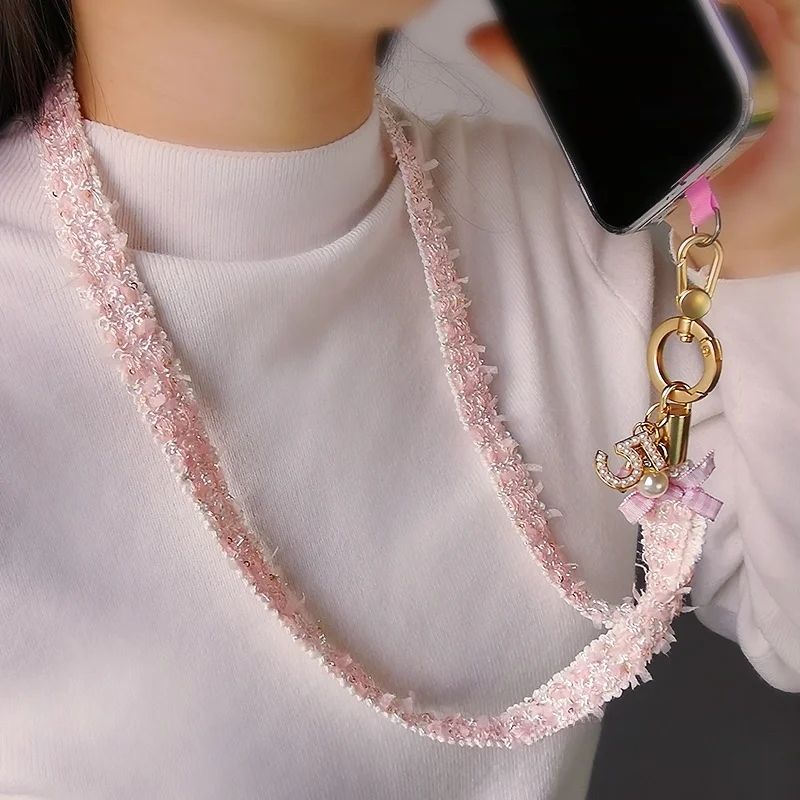 スマホホルダーに日よけ機能がついたのは、本当に必要なのか？