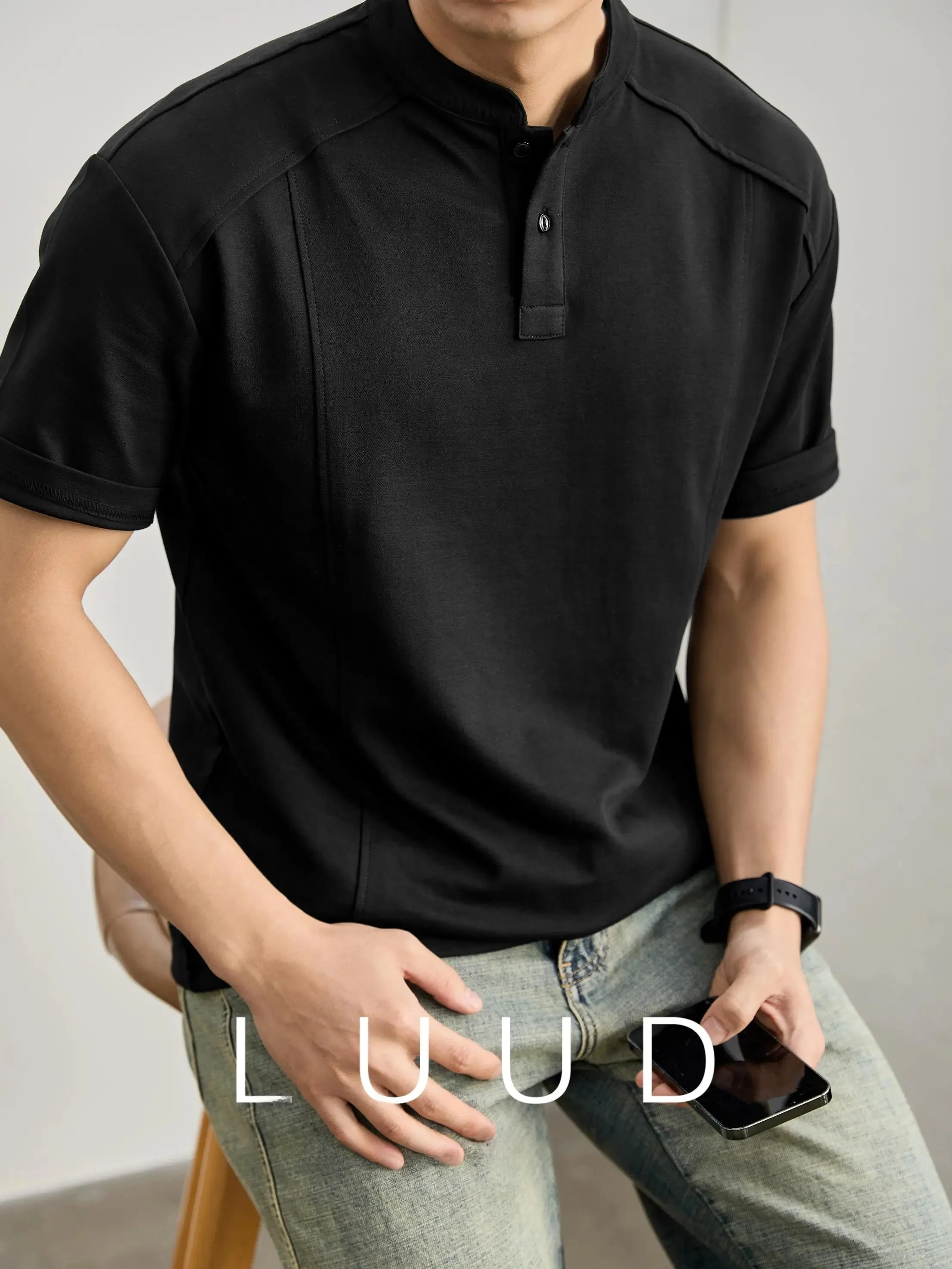 短髪の男性が毎日着るTシャツは、本当にこれで決まる？