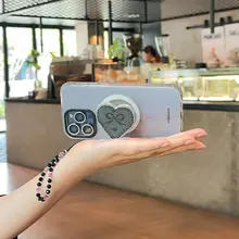 磁気吸着機能付きおしゃれなスマートフォンケース【スタンド機能・ストラップ付き・iPhone対応】