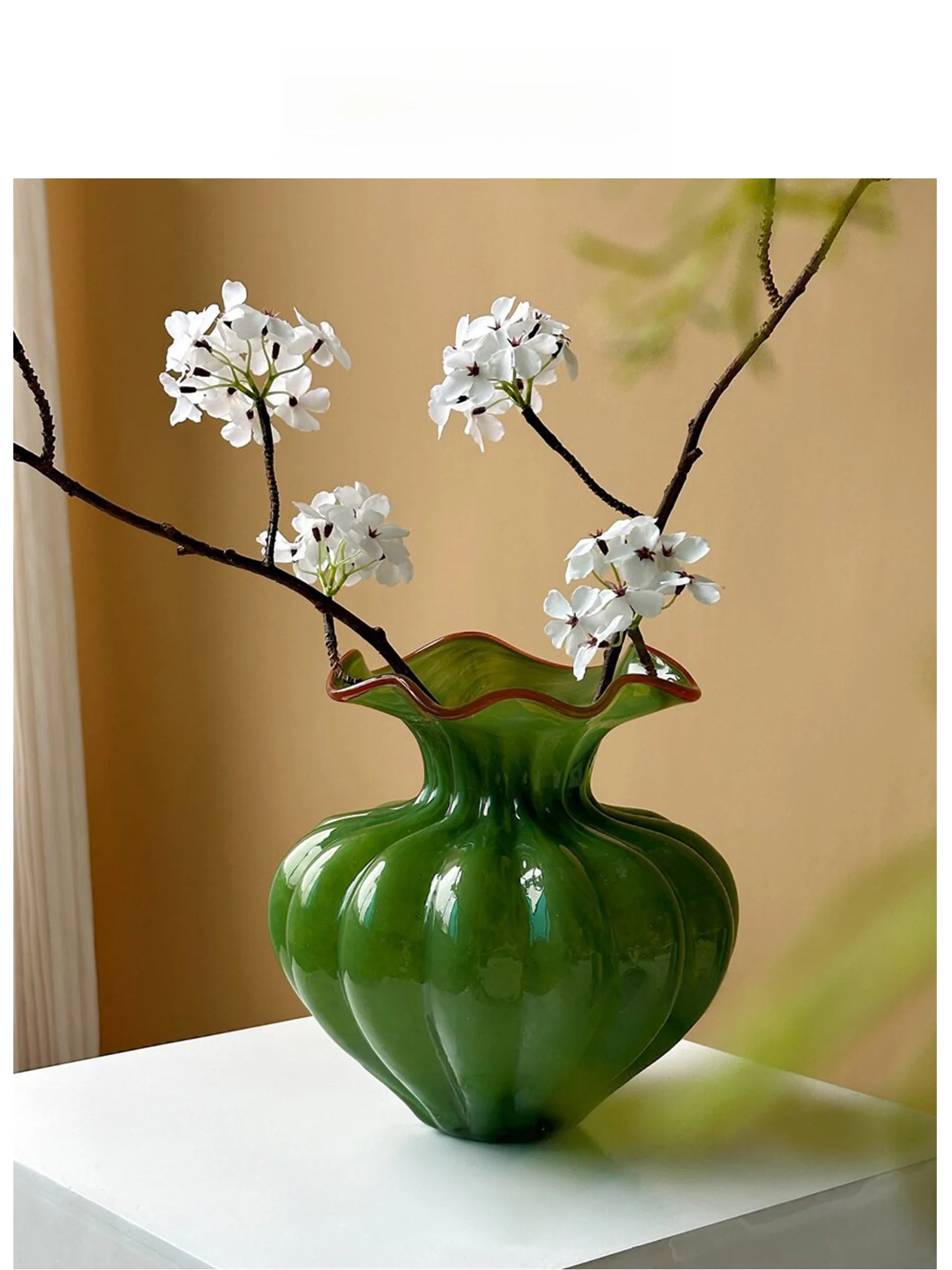 floating vase ripple で心を癒すには？北欧風の波浪デザインガラス花瓶がおすすめな理由