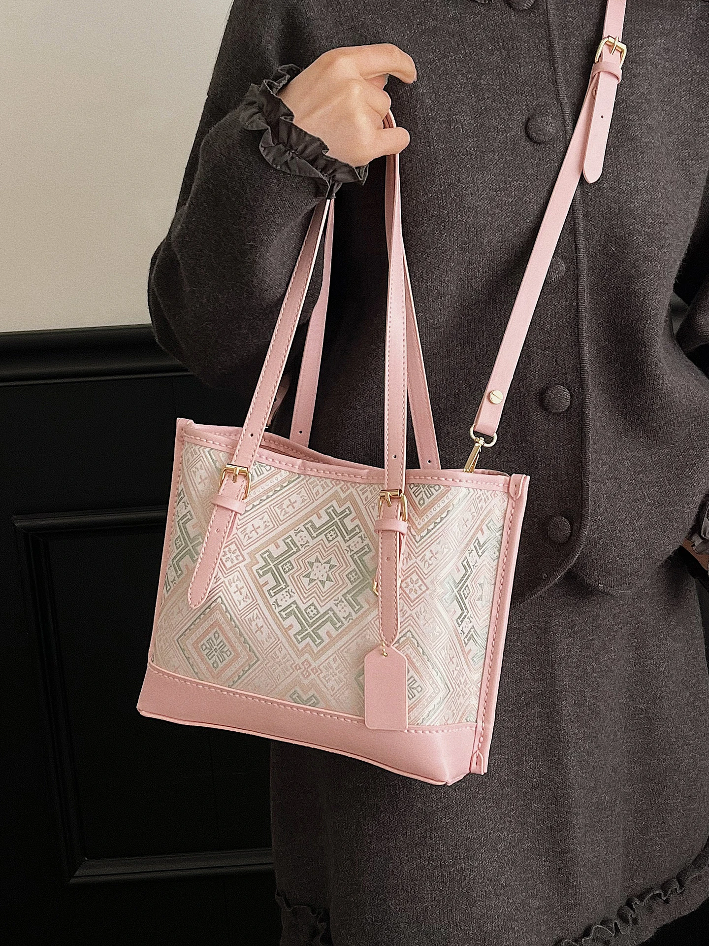 新中式刺繍トートバッグ：通勤・日常使い分けで選ぶ国風デザインの軽量レディースバッグ