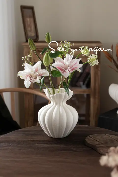 高級感のある侘寂風デザイン陶器の花瓶【白色・テーブル装飾用】