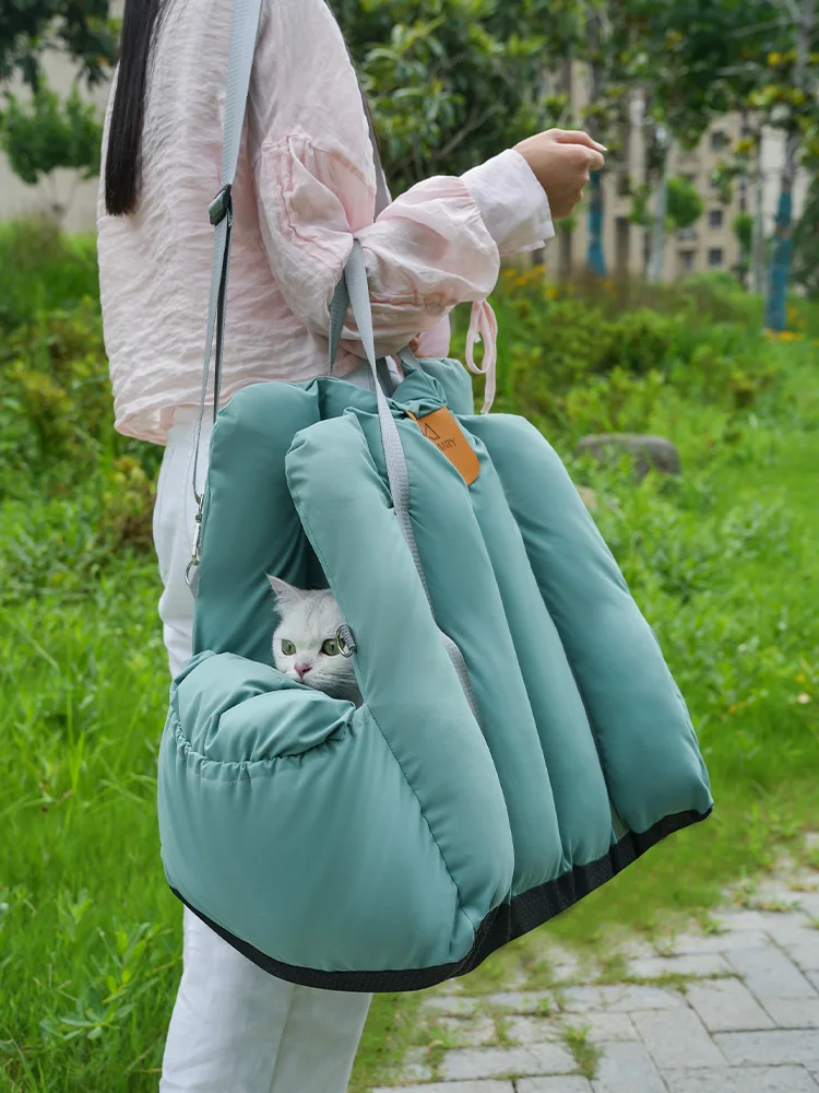 ペット用車載シート：中小型犬対応の安全設計が災害時にも活躍