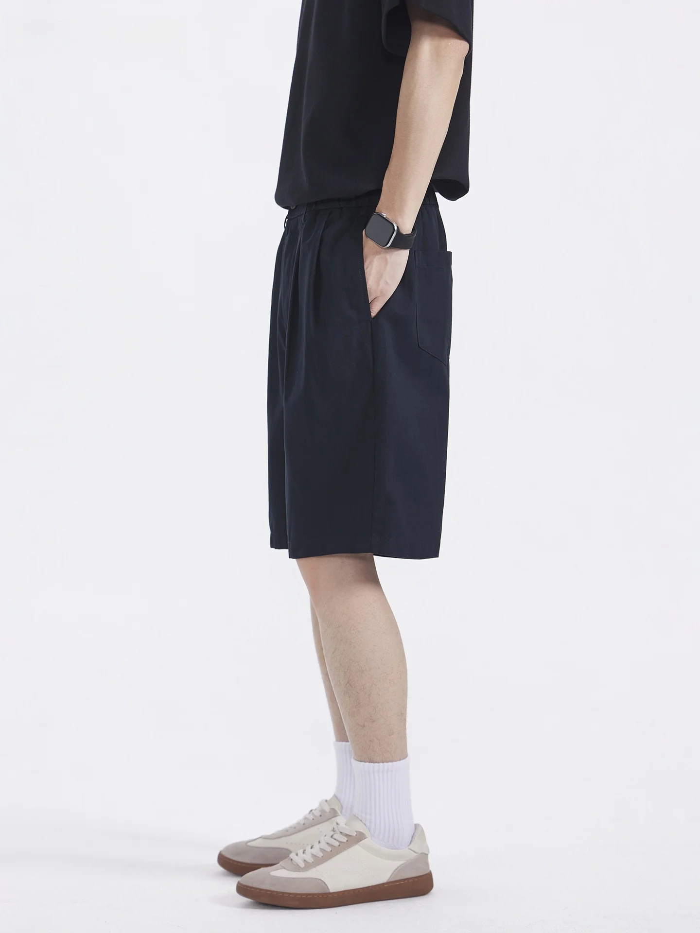 オフィスカジュアルの夏に欠かせないショートパンツは、これで決める？