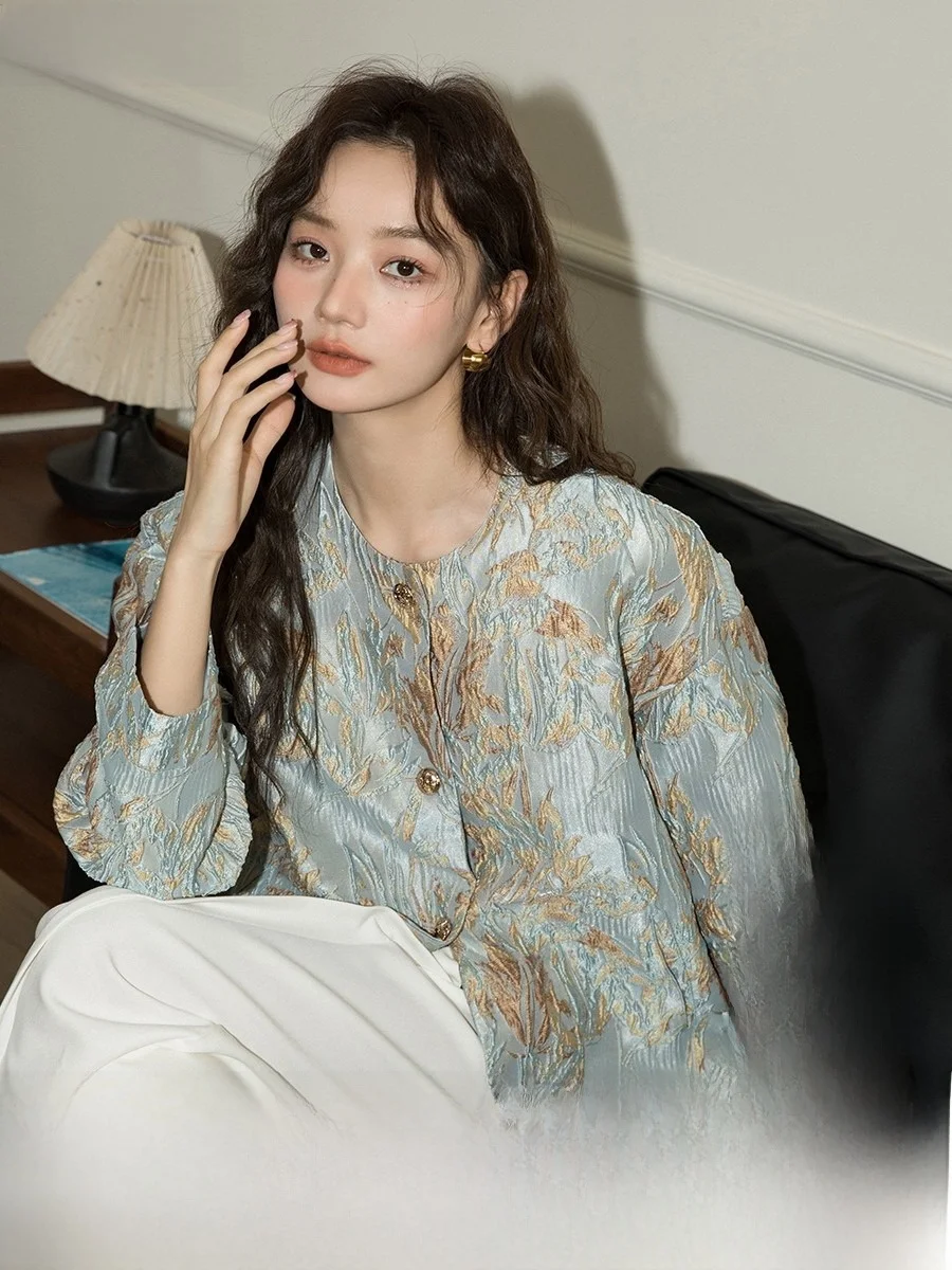 4月の服装50代にぴったりなアウターは？中式風の刺繍コートが解決する季節感の悩み