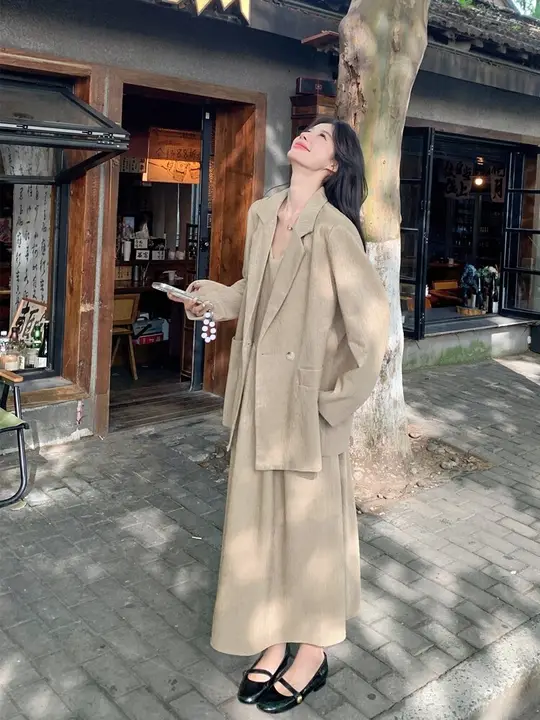 大人の魅力を引き立てる！ジャケットとスカートのコーディネート【春秋用・キャミソールワンピース・流行のデザイン】（セットアップ対応）