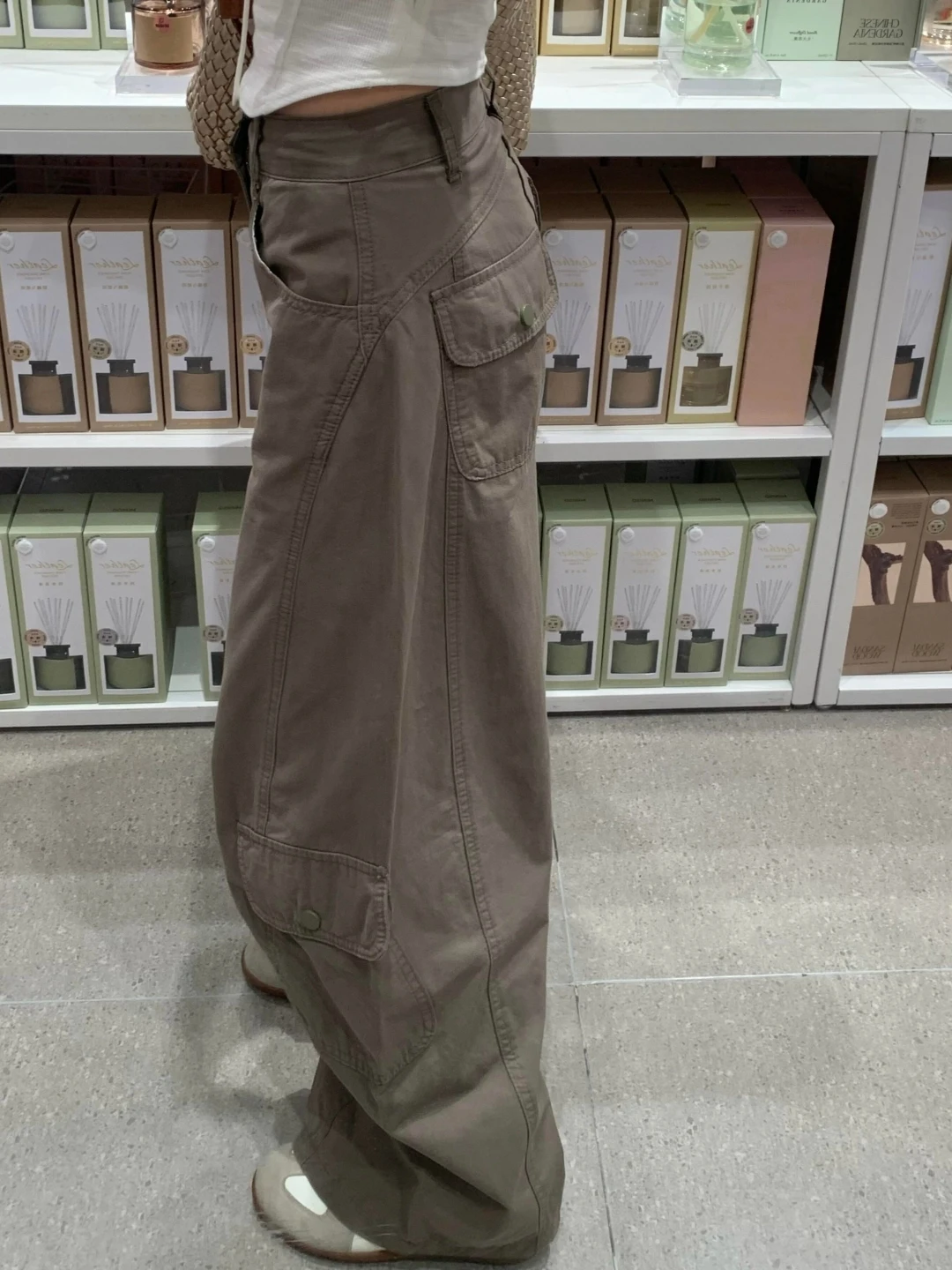 ハイウエスト軍用グリーンワイドパンツ：2026年春季の定番スタイルとしての実用性と着こなしのバランス